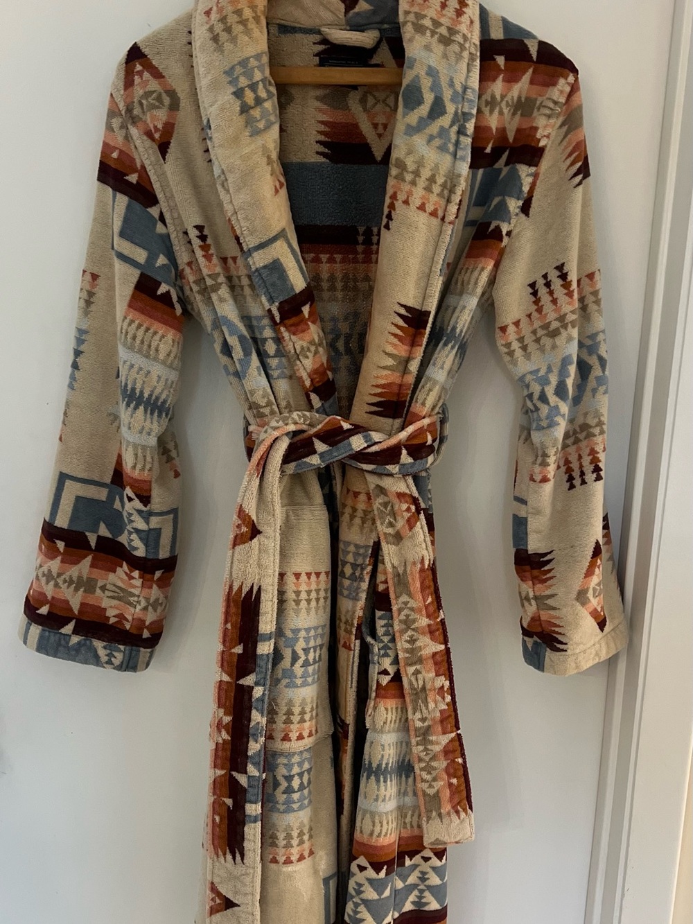 Pendleton Robe Wyeth Trail - Picture 2 of 7